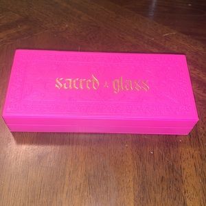 Jeffree Star Sacred Glass Extreme Frost Palette